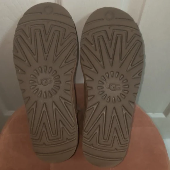 UGG Bailey Mini Zip Boots Size 7 - Picture 8 of 8